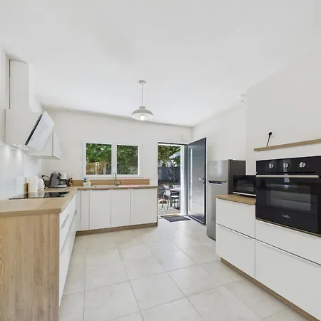 A 450 M De La - Maison 4 Adultes Et 2enfants *