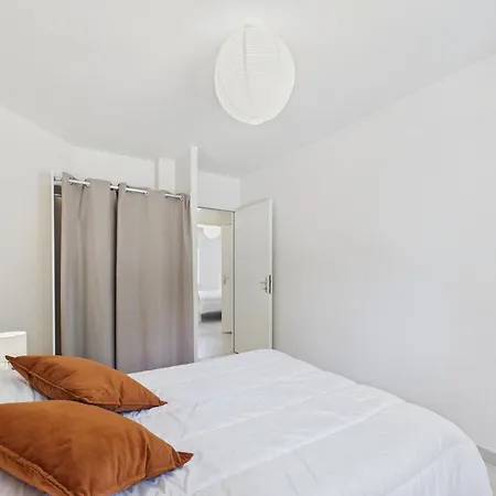 A 450 M De La - Maison 4 Adultes Et 2enfants *